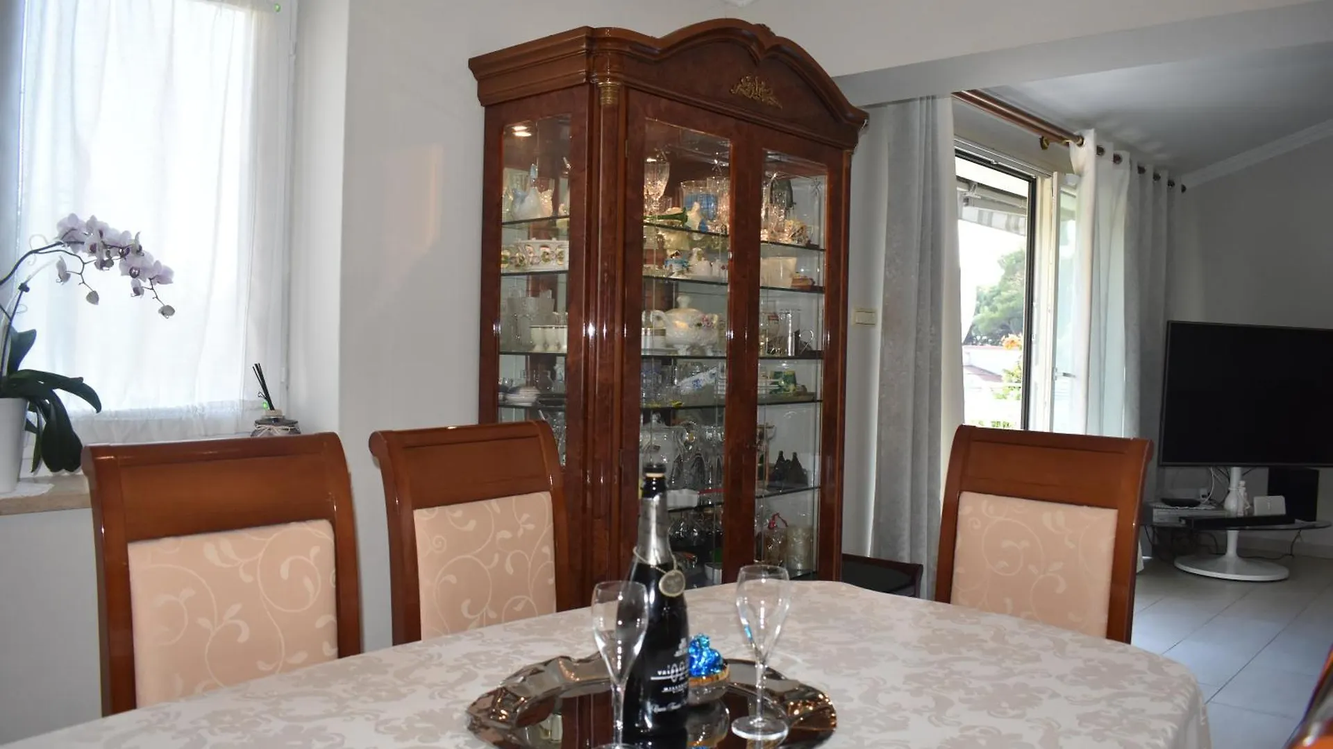 Holiday House Suzana Pula 0*,  Kroatien
